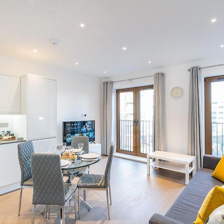 St Albans 2 Bed Luxury City Apartment, 5 Mins Walk To Train & Allocated Parking Экстерьер фото