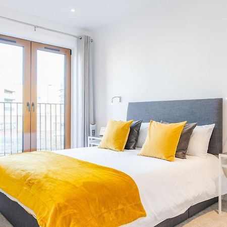 St Albans 2 Bed Luxury City Apartment, 5 Mins Walk To Train & Allocated Parking Экстерьер фото