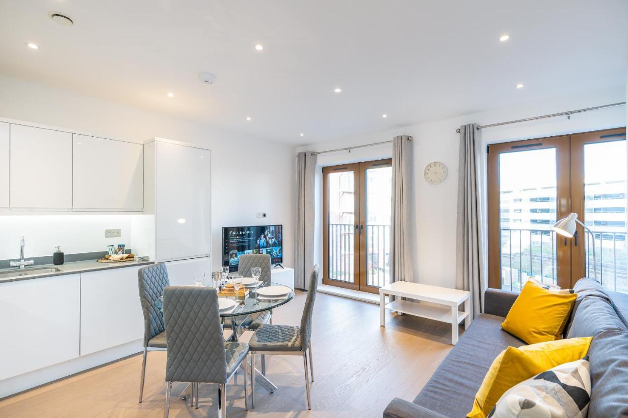 St Albans 2 Bed Luxury City Apartment, 5 Mins Walk To Train & Allocated Parking Экстерьер фото