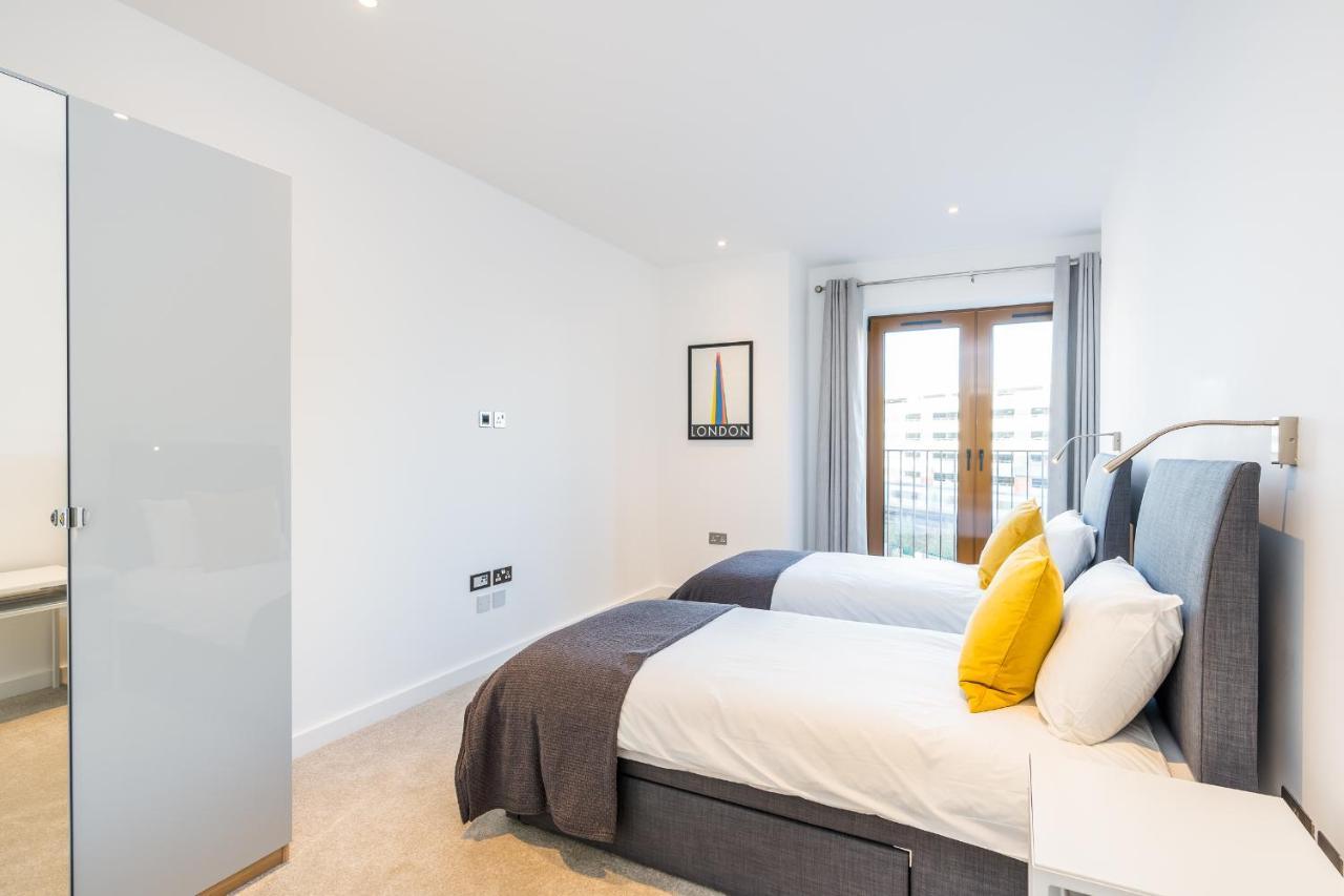 St Albans 2 Bed Luxury City Apartment, 5 Mins Walk To Train & Allocated Parking Экстерьер фото