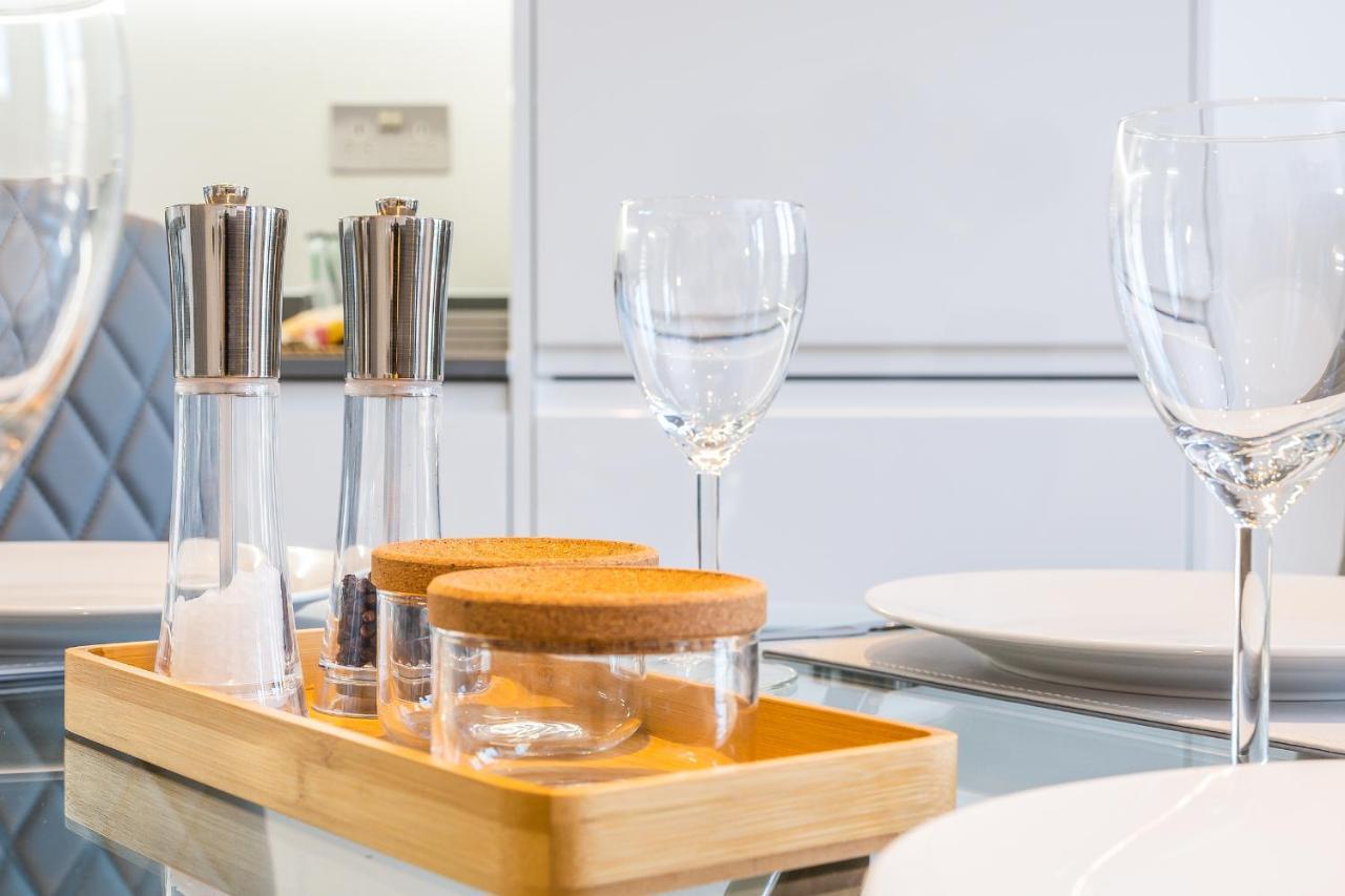 St Albans 2 Bed Luxury City Apartment, 5 Mins Walk To Train & Allocated Parking Экстерьер фото