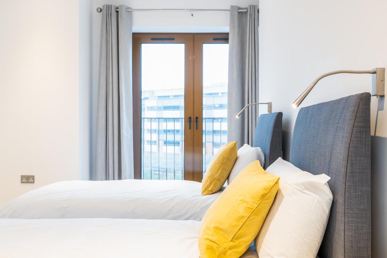 St Albans 2 Bed Luxury City Apartment, 5 Mins Walk To Train & Allocated Parking Экстерьер фото