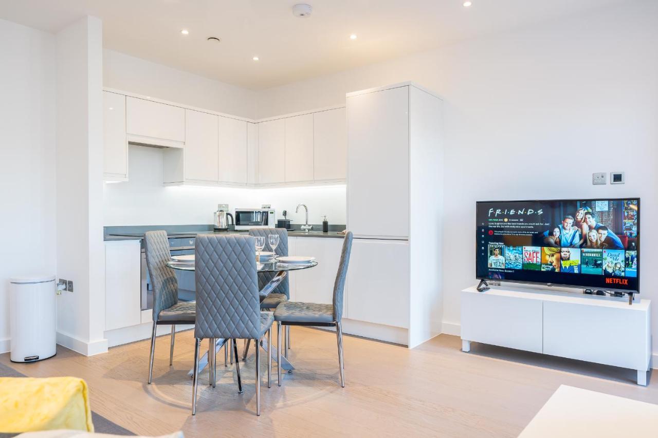 St Albans 2 Bed Luxury City Apartment, 5 Mins Walk To Train & Allocated Parking Экстерьер фото