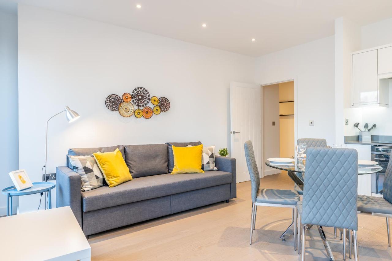 St Albans 2 Bed Luxury City Apartment, 5 Mins Walk To Train & Allocated Parking Экстерьер фото