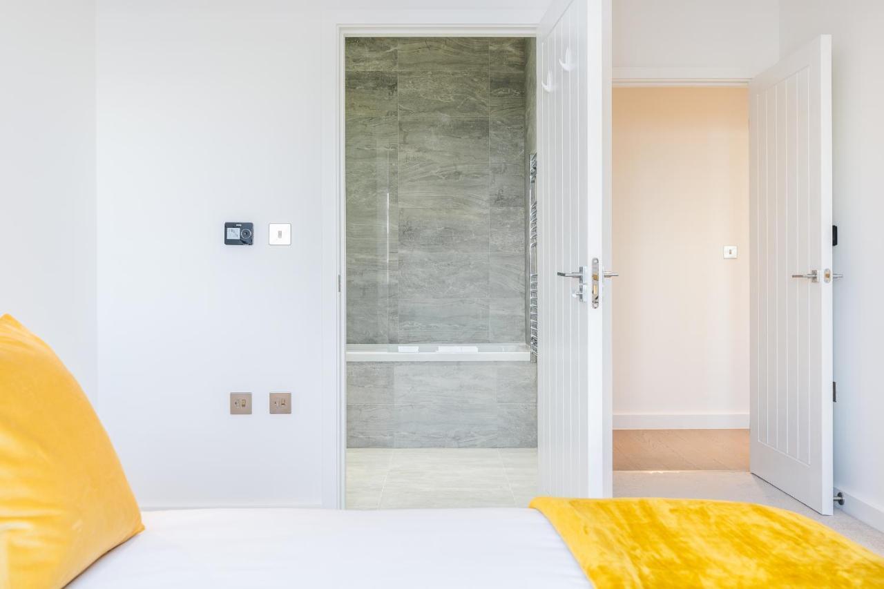 St Albans 2 Bed Luxury City Apartment, 5 Mins Walk To Train & Allocated Parking Экстерьер фото